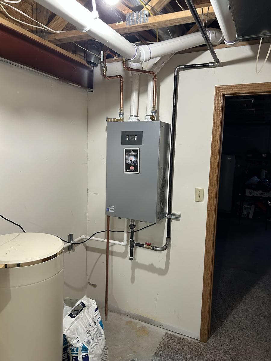 Tankless water heater installation with copper and PEX supply lines